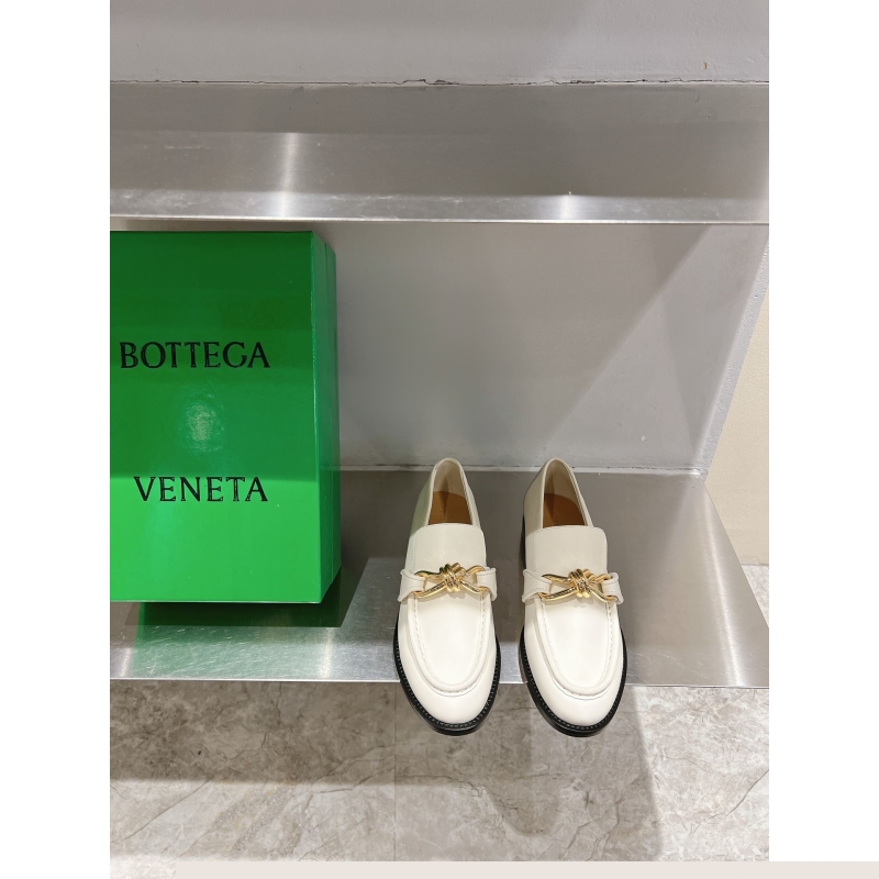 bo*te*ga Ve*ne*ta leather shoes